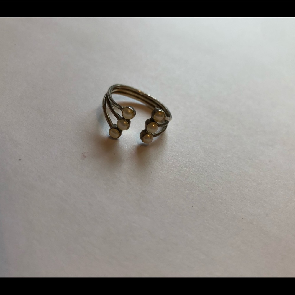 6 pearl ring